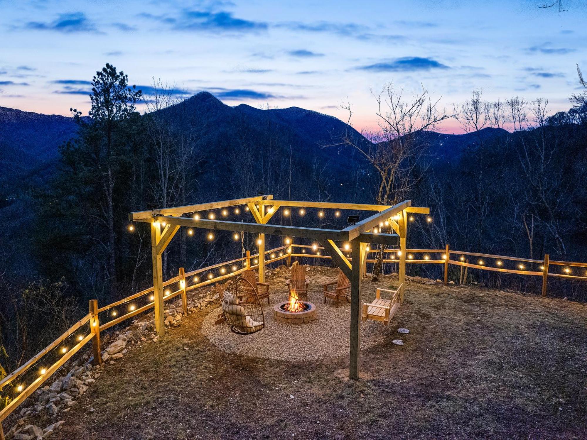 Maggie Valley Cabin With Beautiful Mountain Views, Hottub, Pet Friendly, Gameroom, Fireplace Экстерьер фото